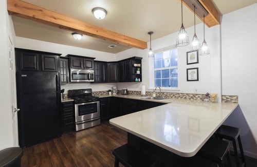 Boerne House | “Little Red”- Quaint&Cozy Farmhouse, walk to Main!