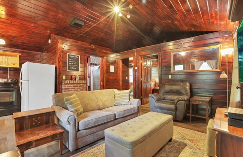 Logan Cabin | Little Redwood - Hocking Hills