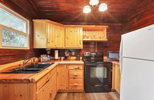 Logan Cabin | Little Redwood - Hocking Hills