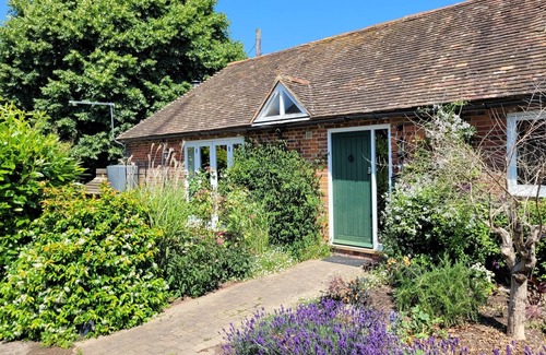 Bilting Cottage | Little Ripple Cottage - a holiday let that sleeps 3 guests in 2 bedrooms