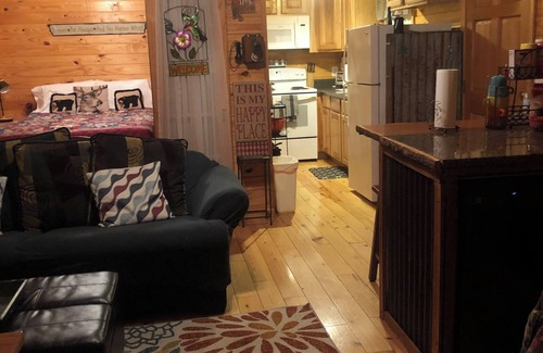 Fort Payne Cabin | Little River Cabin. At the rim of the Canyon. Quaint, quiet and relaxing.