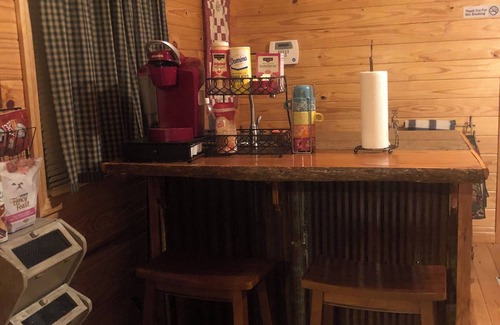 Fort Payne Cabin | Little River Cabin. At the rim of the Canyon. Quaint, quiet and relaxing.