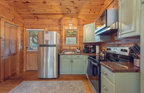 Townsend Cabin | Little River Cabin - Riverfront, 1 mile from GSMNP - Romantic Getaway!