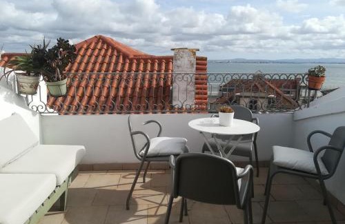 Santo Estevao Apartment | Little River View Triplex in Alfama