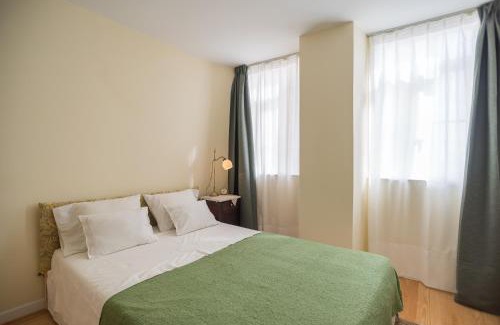 Santo Estevao Apartment | Little River View Triplex in Alfama