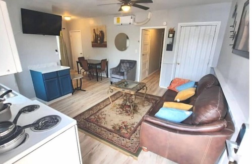West Columbus Apartment | Little Rome