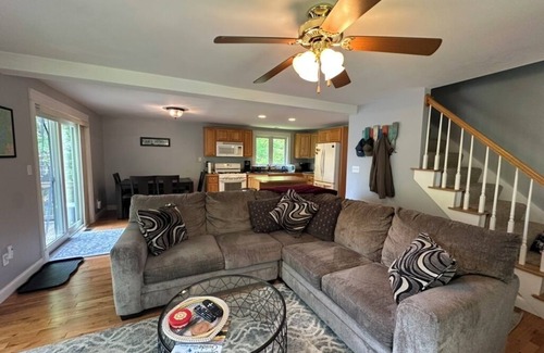 North Windham House | Little Sebago Lake Cottage with WiFi and AC - 5 Minutes to Windham Amenities