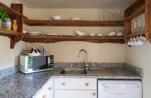 Newton Ferrers Cottage | Little Wren - a cottage that sleeps 2 guests in 1 bedroom