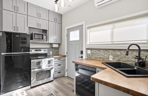 Columbine House | Littleton Corner: Quiet, Safe, Private 3 Bedroom/2 Bathroom