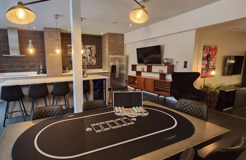 Plateau Mont Royal Apartment | LiV MTL Plato Spacious 2BR Penthouse + Rooftop