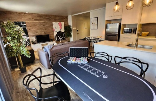 Plateau Mont Royal Apartment | LiV MTL Urban-4 Spacious 2BR Deluxe Downtown MTL