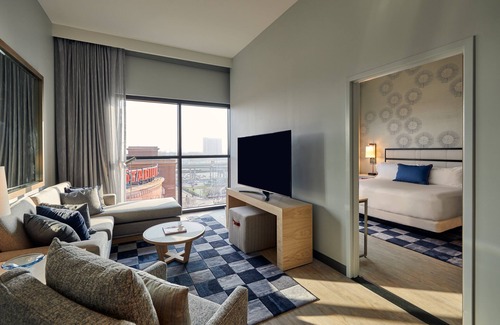 Downtown St. Louis Hotel | Live by Loews - St.Louis