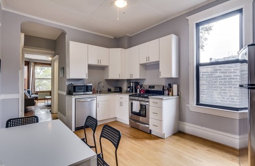 Wicker Park Apartment | Live Like a Local on This Quiet Tree-Lined Street - Close to Bucktown/Wicker Park by RedAwning