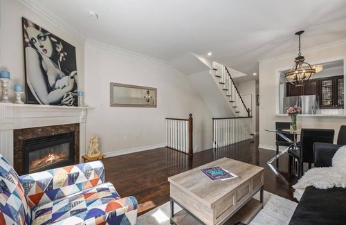 Midtown Toronto House | Live Like Royalty Close To Casa Loma
