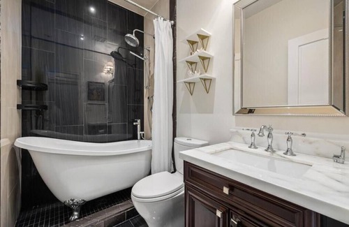 Midtown Toronto House | Live Like Royalty Close To Casa Loma