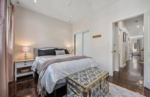 Midtown Toronto House | Live Like Royalty Close To Casa Loma
