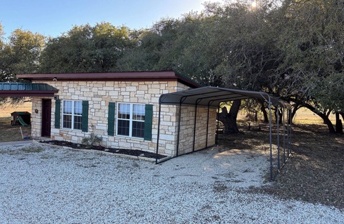Kempner Cabin | Live Oak Combo - Cabin & Annex - 3 bedrooms for larger groups outside Lampasas