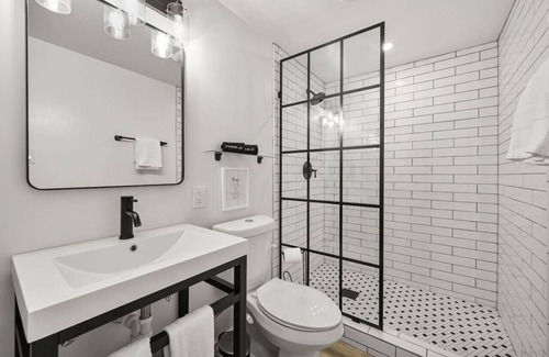 Dripping Springs Cottage | 'Live Oak Cottage'- Allegro Venue in Hill Country