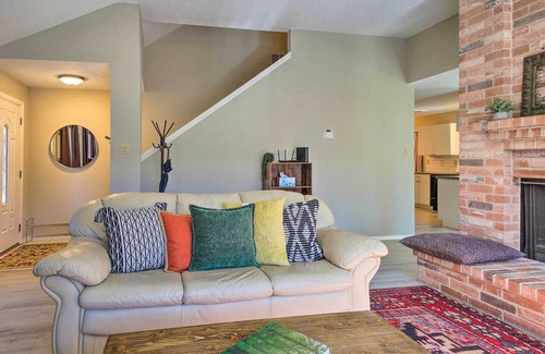 Live Oak House | Live Oak Home w/ Fenced Yard ~ 15 Mi to Downtown!