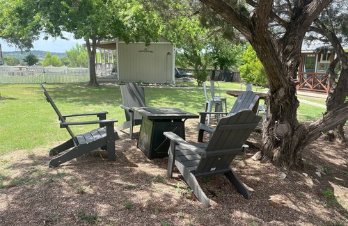 Dripping Springs Cottage | LIVE OAK LODGE: Charming Cabin at THE ALEXANDER AT CREEK ROAD for 2-4 Guests