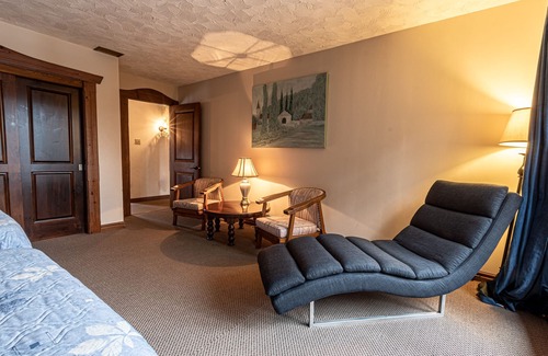 Sainte-Agathe-des-Monts Ski Chalet | Live the castle life for a short unforgettable stay.