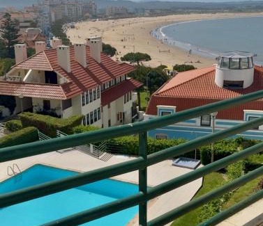 Sao Martinho do Porto Apartment | Live the Beach Life, Duplex Apartment with Beach Views Just 3 Minutes from the Ocean