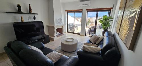 Sao Martinho do Porto Apartment | Live the Beach Life, Duplex Apartment with Beach Views Just 3 Minutes from the Ocean