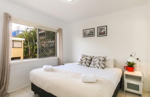 Bilinga Apartment | Live the Beach Life Wifi - AC - Beach Bicycles
