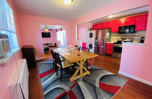 Williamsbridge House | Live the Dream at NYC Barbie’s House: Chic 4-Bed, 2.5-Bath Bronx Getaway!