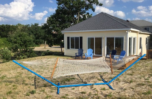 Willoughby Spit House | Live the "Life on a Sandbar" in a beachfront bungalow!nwith ODU Football Tickets