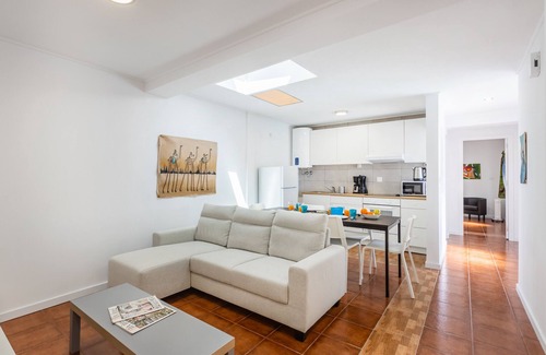 Madalena Apartment | LIVE WELL ☀ Beach Guest Home with Pool