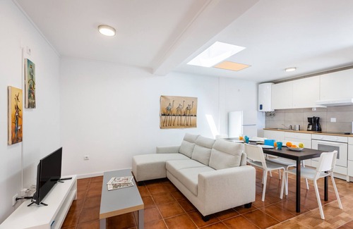 Madalena Apartment | LIVE WELL ☀ Beach Guest Home with Pool