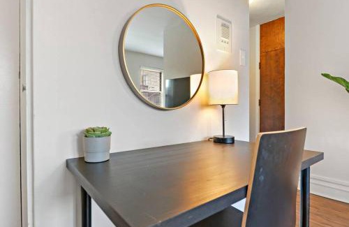 Hyde Park Apartment | Lively & Fully Furnished 1BR Apartment - Kenwood 408