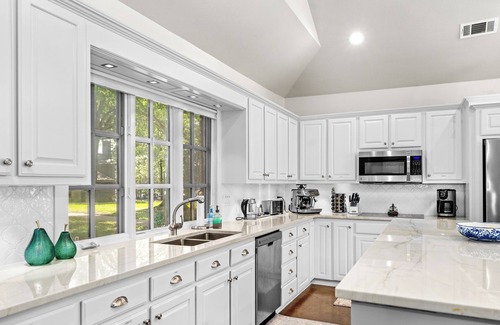Enchanted Oaks House | Livin' The Lake Life!