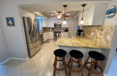 Oakland Hills House | Living The Dream-Beach, Golf, Fishing, Private Pool