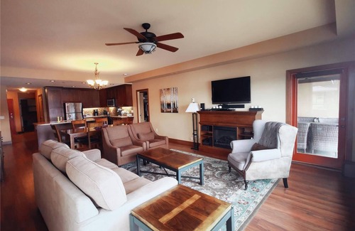 Central Okanagan Condo | Living with nature at recreational resort: relaxing yet fun activities and views