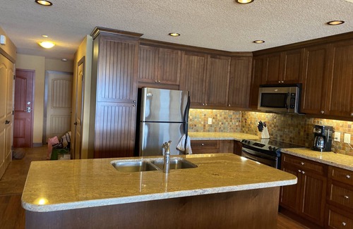 Central Okanagan Condo | Living with nature at recreational resort: relaxing yet fun activities and views