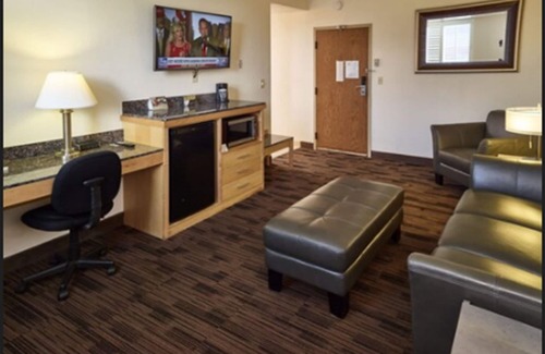 Maplewood Hotel | LivINN Hotel St. Paul – I-94 – East 3M Area
