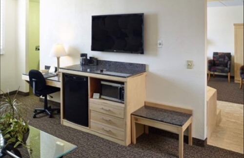 Maplewood Hotel | LivINN Hotel St. Paul – I-94 – East 3M Area