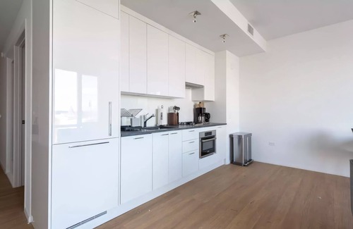 Logan Circle Apartment | Liz by Black Swan 402LT (1/1, Cap 2)