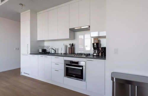 Logan Circle Apartment | Liz by Black Swan 402LT (1/1, Cap 2)