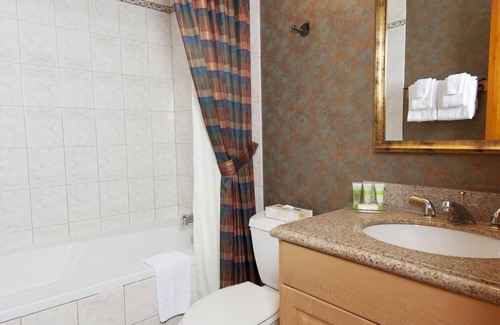 East Kootenay Resort | Lizard Creek Lodge