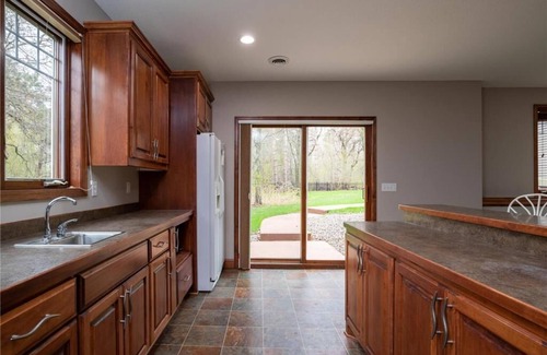 Andover House | LL private access unit w/lux beds, pool table, theater room, Xbox/wifi.