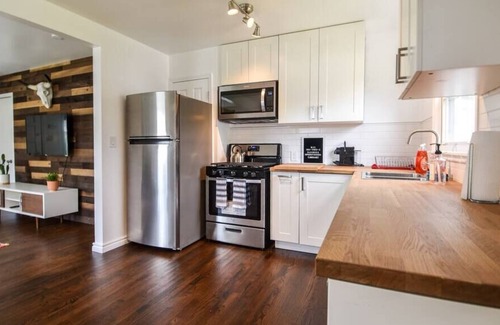 Hazel Park House | Llamaste in Hazel Park w/ Fenced Backyard for Pets