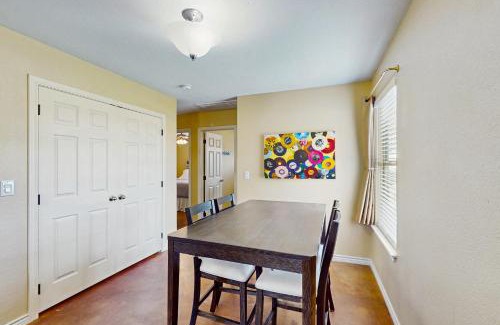 Kingsland House | Llano River Getaway