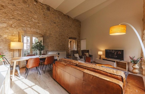 Old Town Apartment | Llebre Duplex - Holiday Apartment Rental in Girona | Bravissimo