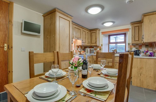 Glandyfi House | Llety'r Buarth - Two Bedroom House, Sleeps 6