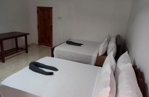 Pahala Maragahawewa Hotel | LLT Tourist Inn and Safari Jeep