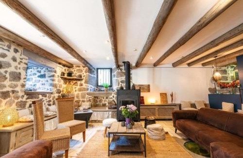 Nasbinals House | Lo d Ici, Gite de groupe et de Caractere