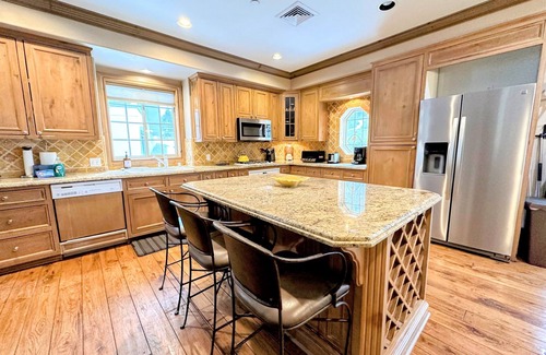Mammoth Lakes Cabin | Loca @Canyon Lodge Pvt HotTub/Sauna-Garage Parking